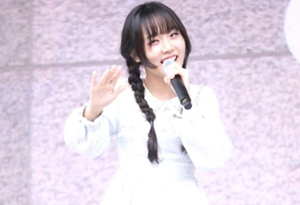 트로트 가수 고아인