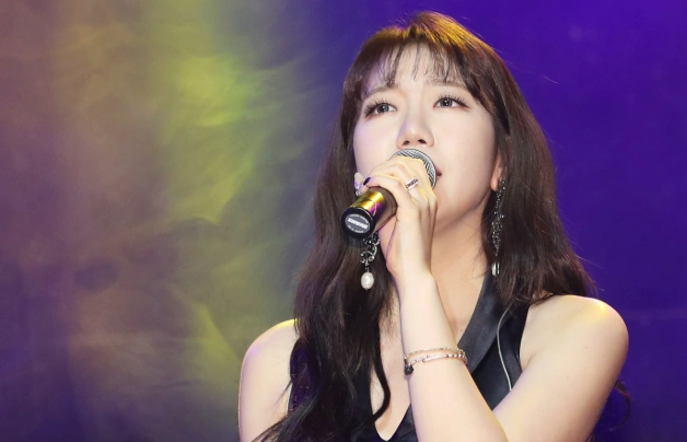 김희진(트로트가수)