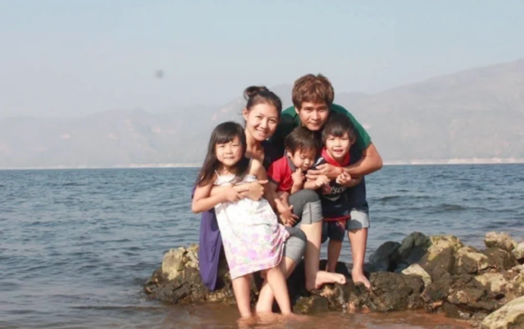 가수 완이화 아버지 어머니 동생들 가족