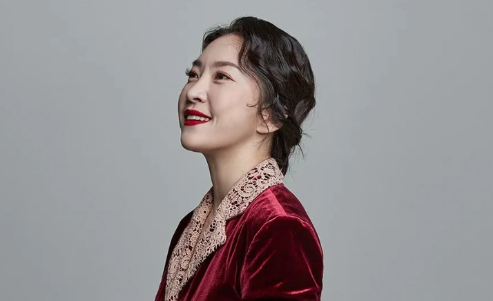 홍륜희(뮤지컬배우)